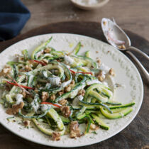 Zucchinisalat mit Walnüssen