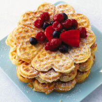 Sandwaffeln mit Beerensalat