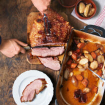 Krustenschweinebraten mit Dunkelbiersauce