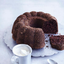 Schokogugelhupf mit getrockneten Feigen Schokogugelhupf mit getrockneten Feigen