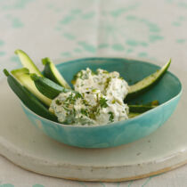 Fetadip mit Pistazien und Kräutern Fetadip mit Pistazien und Kräutern