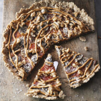 Frühstückspizza mit fruchtigem Belag