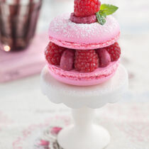 Riesen-Macarons mit Himbeermousse