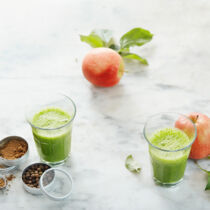 Grünkohl-Apfel-Smoothie mit Piment und Orange