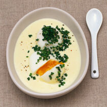 Wachsweiche Eier in Kräuter-Senf-Sauce