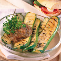 Zucchini mit Nuss-Sauce