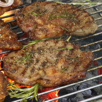 Pfeffersteaks mit Rosmarin Pfeffersteaks mit Rosmarin