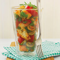 Brotsalat mit Rucola, Pilzen und Tomaten