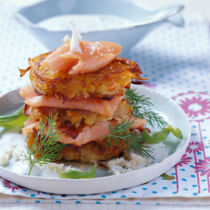 Kartoffel-Zwiebel-Rösti mit Lachsforelle und Meerrettich