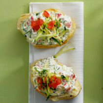 Brötchen mit Zucchini-Frischkäse Brötchen mit Zucchini-Frischkäse