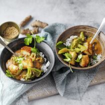 Brokkoli-Kurkuma-Masala mit Halloumi