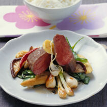 Rosa gebratener Rehrücken mit asiatischen Aromen Rosa gebratener Rehrücken mit asiatischen Aromen