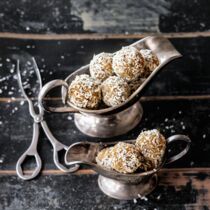 Energiekugeln mit Haselnuss und Kokosnuss Energiekugeln mit Haselnuss und Kokosnuss