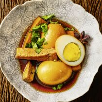 Geschmorte Eier mit fünf Gewürzen Geschmorte Eier mit fünf Gewürzen