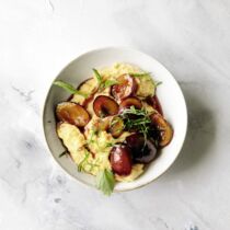 Mandelpolenta mit Zimtzwetschgen