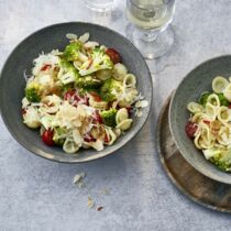 Orecchiette mit Brokkoli und Kirschtomaten Orecchiette mit Brokkoli und Kirschtomaten