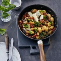 One-Pan-Gnocchi mit Auberginen