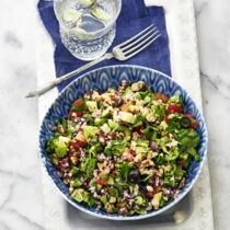 Türkischer Bauernsalat mit Avocado