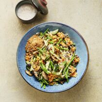 Indonesischer Linsensalat mit Shiitake, Gurken und Sprossen