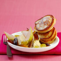 Buttermilch-Plinsen mit Obstsalat