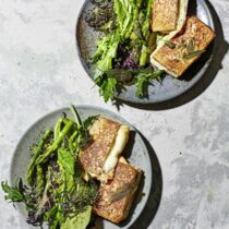 Scamorza-French-Toast mit Pflücksalat