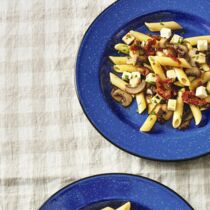 Pasta mit Champignons und Tomaten