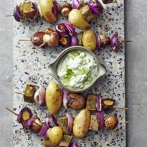 Gemüsespieße mit Frühlingszwiebeldip Gemüsespieße mit Frühlingszwiebeldip