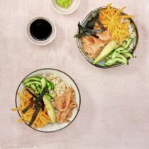 Sushi-Bowls mit Räucherlachs