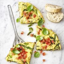 Spargelfrittata mit Tomate