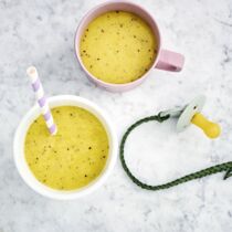 Vitamin-Shake mit Banane, Kiwi und Orange Vitamin-Shake mit Banane, Kiwi und Orange