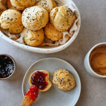 Vegane Frühstücks-Blitzbrötchen Vegane Frühstücks-Blitzbrötchen