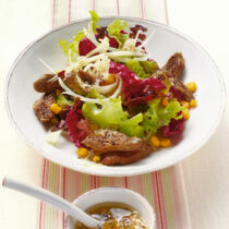 Salat mit Lammstreifen