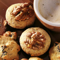 Walnuss-Pflaumen-Bällchen