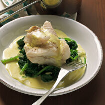 Fisch mit Spinat und Senfsauce