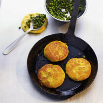 Knusprige Kartoffel-Erbsen-Plätzchen Knusprige Kartoffel-Erbsen-Plätzchen