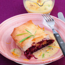 Rotkrautstrudel mit Orangensauce
