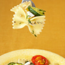 Farfalle mit Zucchini und Feta Farfalle mit Zucchini und Feta