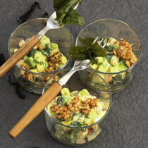 Algensalat mit Knoblauchkrokant