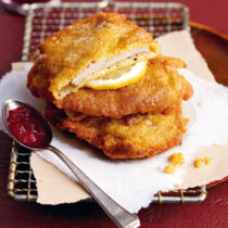 Wiener Butterschnitzel mit angeschlagener Sahne