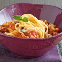 Spaghetti mit Steckrüben-Bolognese