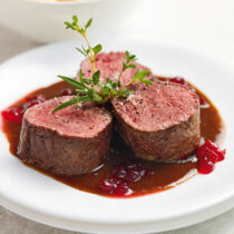 Rehrücken mit Preiselbeer-Sauce Rehrücken mit Preiselbeer-Sauce