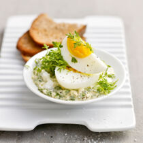 Eier auf grünem Frischkäse Eier auf grünem Frischkäse