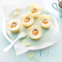 Süsse Eier mit Eierlikör-Sahne und Mangopüree Süsse Eier mit Eierlikör-Sahne und Mangopüree