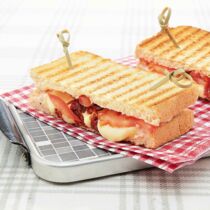 Tomaten-Käse-Toasts Tomaten-Käse-Toasts