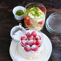 Rhabarber-Erdbeer-Trifle