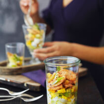 Schichtsalat mit Hähnchenbrustfilets und Mango