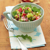 Apfel-Kiwi-Salat mit Löwenzahn