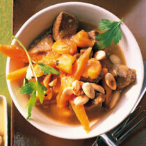 Geschmortes Lamm mit Safran und Aprikosen Geschmortes Lamm mit Safran und Aprikosen