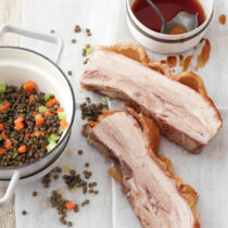 Knuspriger Spanferkelbauch mit Linsen Knuspriger Spanferkelbauch mit Linsen