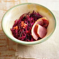 Rotkohl-Mango-Salat mit Entenbrust